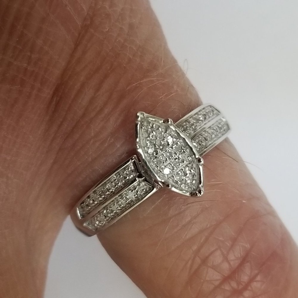 Estate 10k white gold .32ct pave set diamond ring